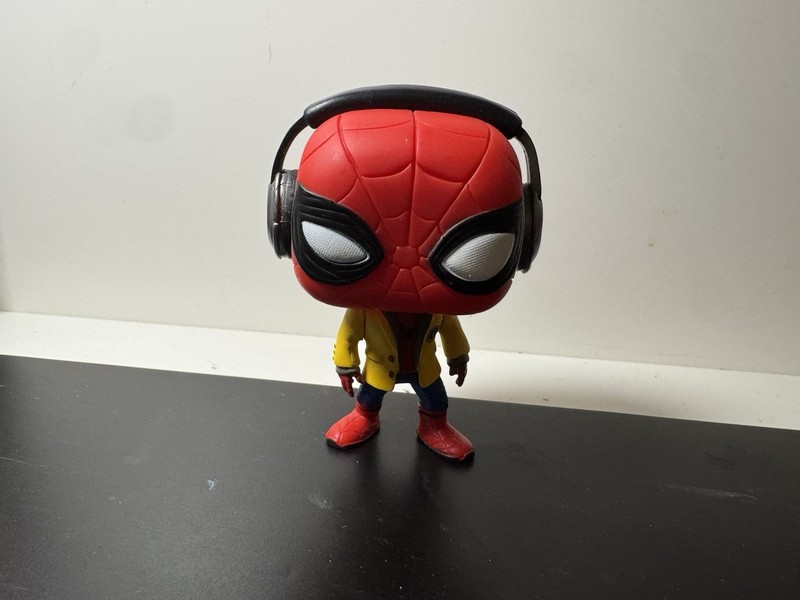 Funko Pop! Marvel Spider-Man Homecoming #265 Vinyl Bobblehead OOB