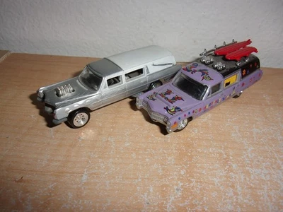 Johnny Lightning 1966 Cadillac Hearse Lot of 2 1:64 Haulin Hearse Heavenly READ - Image 1 of 4