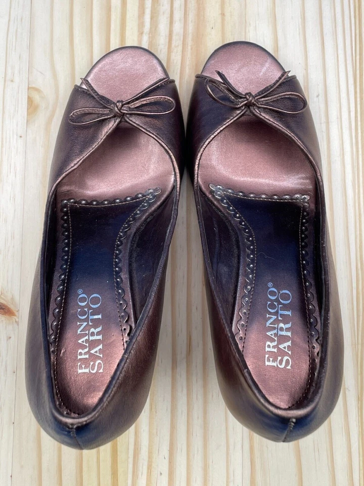 Tacón de tacón Franco Sarto Glisten para mujer talla 6,5 M cuero marrón tacón de cuña punta abierta Foto 4 de 4