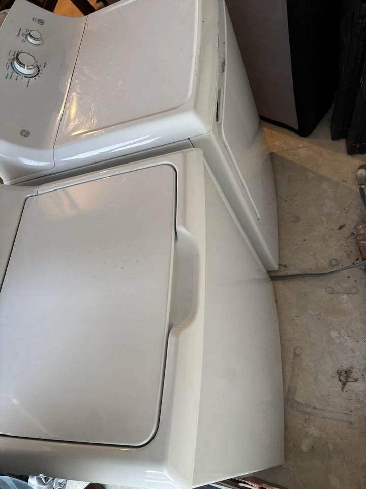 Juego combinado de lavadora y secadora GE carga superior y carga frontal blanco Foto 4 de 4