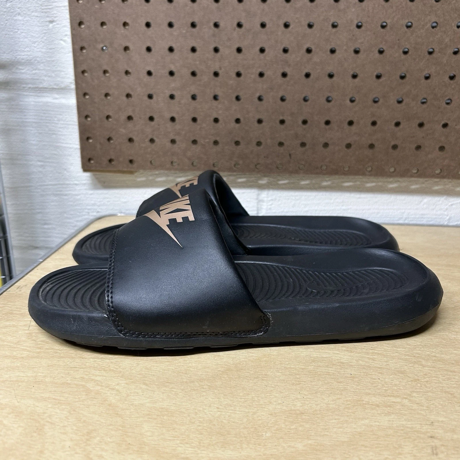 Nike ciabatte donna Victori One Slides CN9677 001 nero bronzo scarpe taglia 11