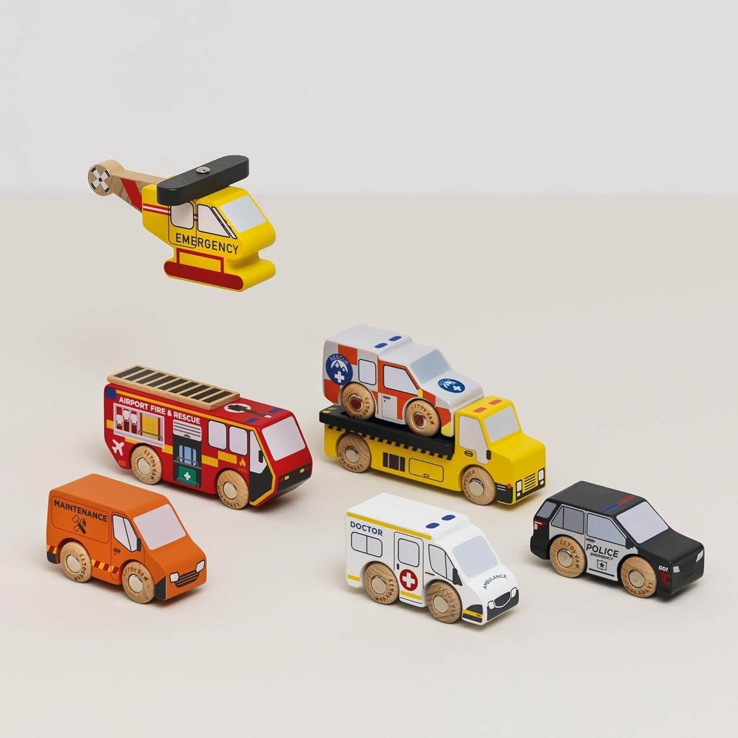 Le Toy Van - Emergency Vehicle Wooden Toy Car Play Set 7 Pieces NEW & SEALED - Image 3
