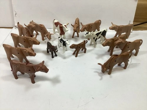 Lot Of 16 PLAYMOBIL Farm Cows Bulls Calves Oxen - Cattle