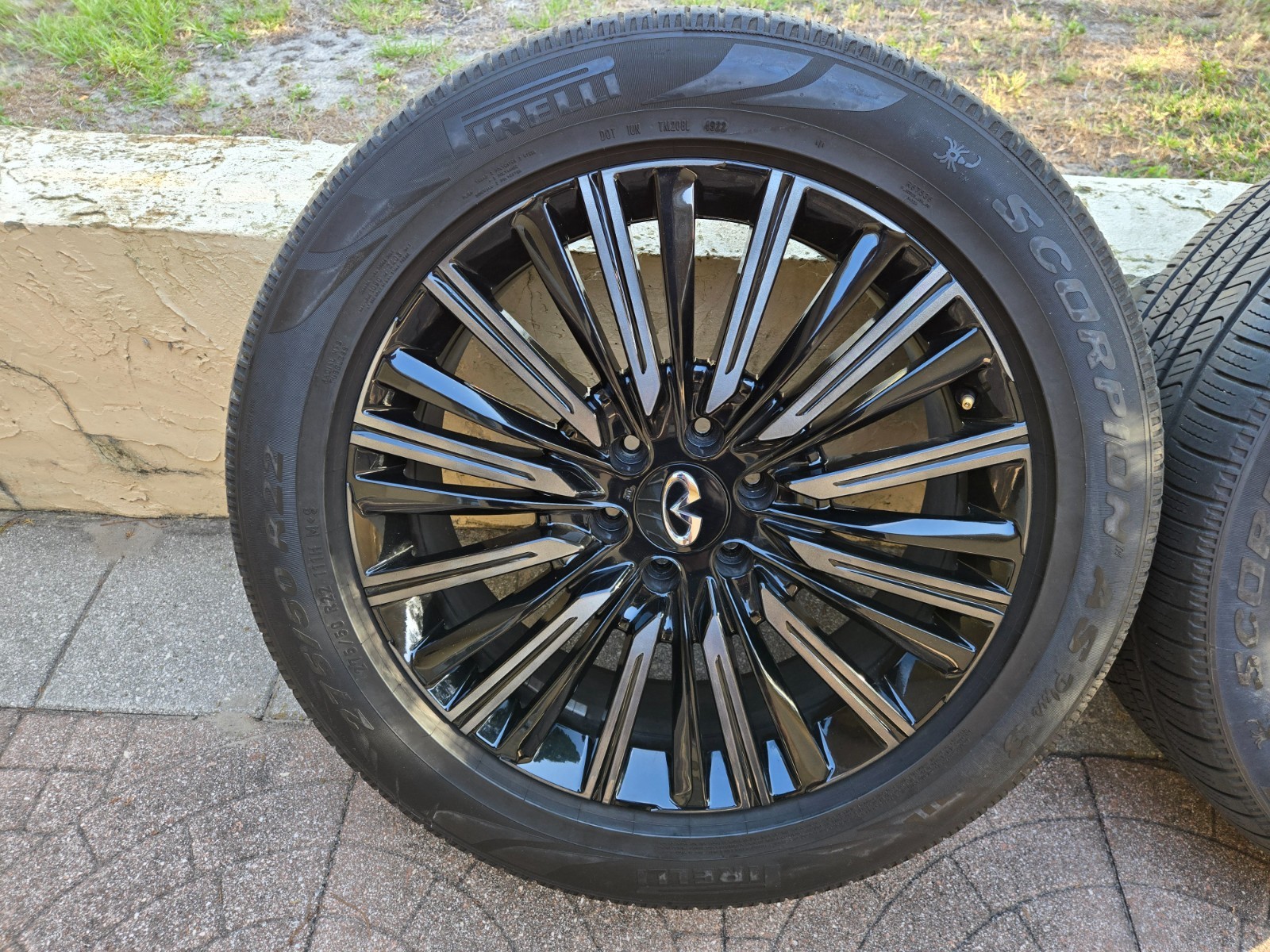 WHEEL RIMS AND TIRES  2019-21 INFINITI QX80 22" OEM RIMS AND TIRES (SET OF 4)