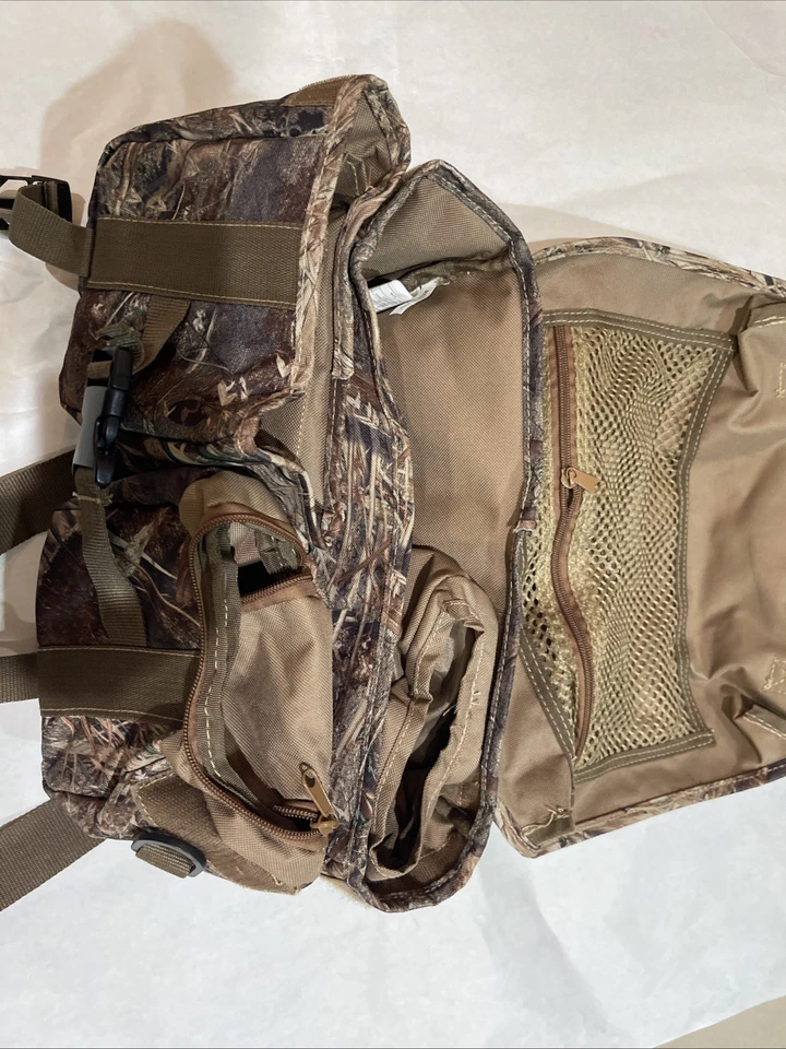 Final Approach The Waterfowler's Co Hunting Pack/Bag Mossy Oak Multi pockets New - Image 3 of 4