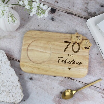 Tee- & Kekstafel mit Gravur 70 und fabelhafter Meilenstein 70. Geburtstag Geschenk