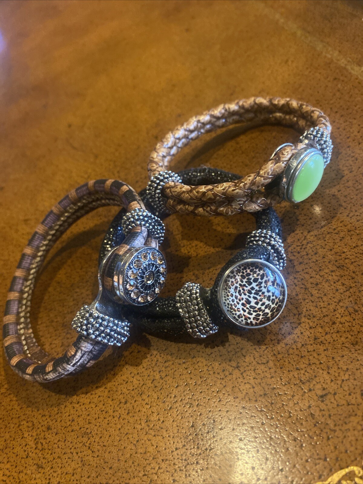 3 Bracelet with interchangeable buttons - image 1