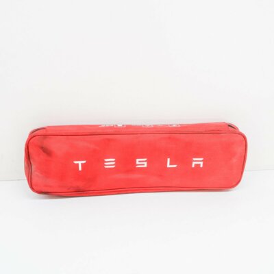 Tesla Model S 75D Allrad Erste Hilfe Set mit Warndreieck 27R-032738 DIN13164 2018