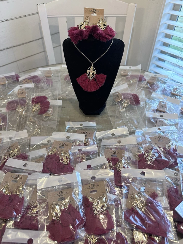 Lote — LA 2 LA — NUEVO 77 piezas Moda/Disfraz Collares Pendientes Borlas Joyería