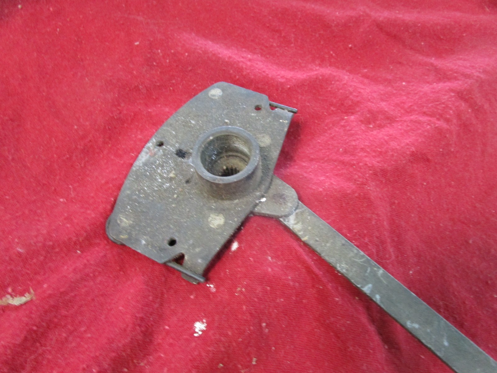 Rolls Royce Silver Cloud, Bentley S left front door latch & release rod UB1881
