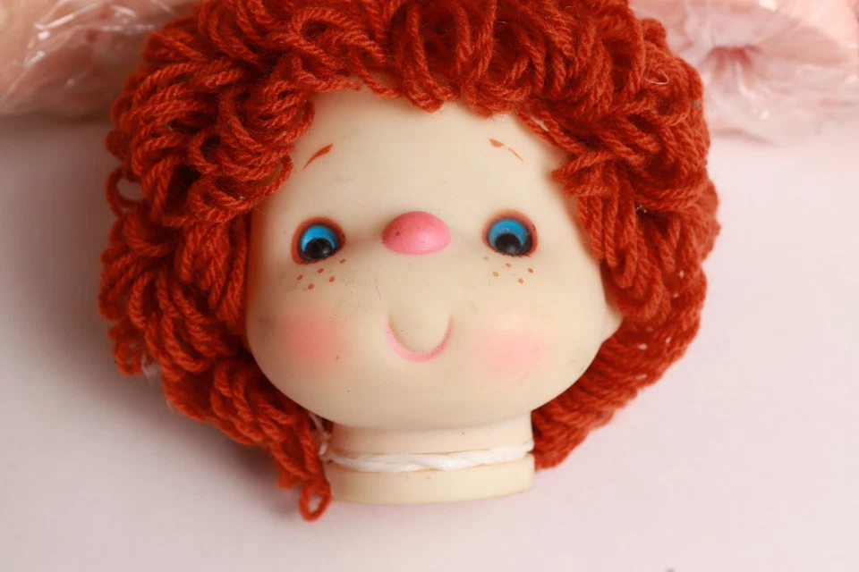 3 Vintage Darice Craft Fluppies Vinyl Doll Heads Yarn Hair NOS 6" & 4" - Image 4 of 4