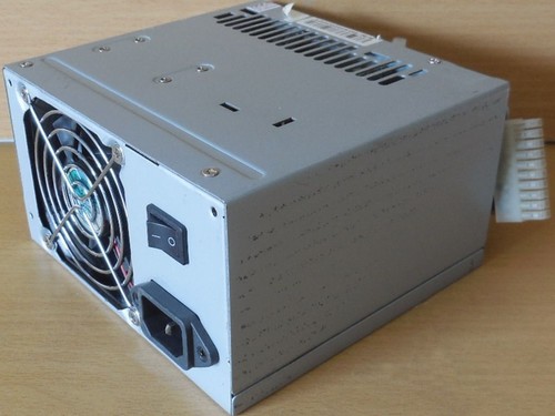 HEC HEC-300MR-PT 300 Watt Retro ATX PC Computer Netzteil P4 Molex Floppy* nt1746