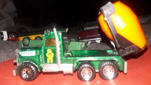 free gift: Vintage Matchbox 1981 Peterbilt Cement Truck Amazing Condition Macau - Picture 2 of 5