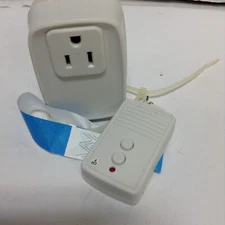 Frontgate Wireless Remote Control Single Christmas Tree Light Lamp Switch indoor