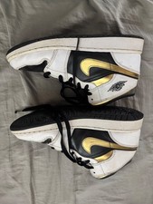Nike Air Jordan 1 Mid White/Black/Gold Metallic (554725-190) GS size 6.5y