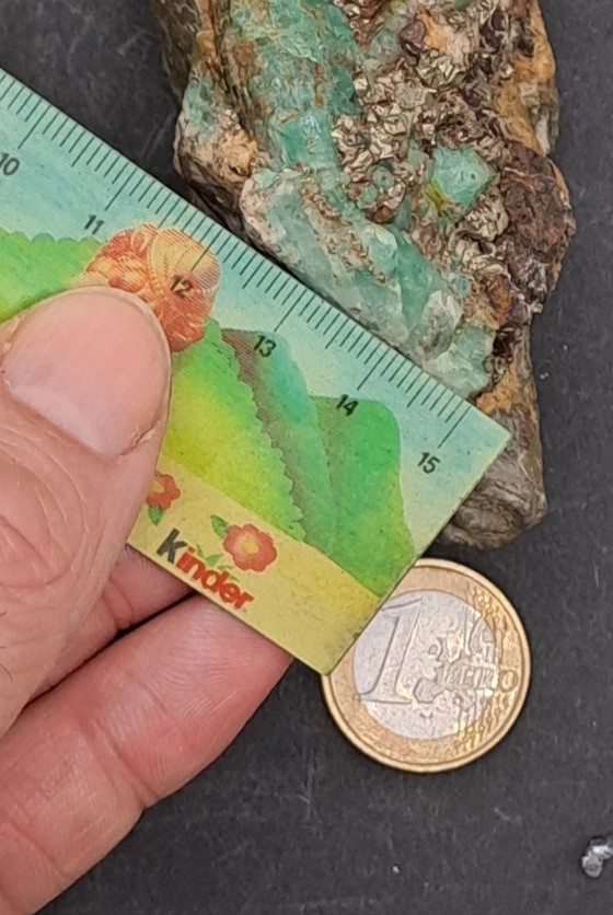 Grüner Beryll (Smaragd), Stufe, mit Pyrit, Limonit etc, ca 300g, Kolumbien? - Bild 4 von 4