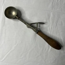 VTG GILCHRIST'S # 31 Wood Handle Brass Mechanical Ice Cream Scoop 11" GUC 