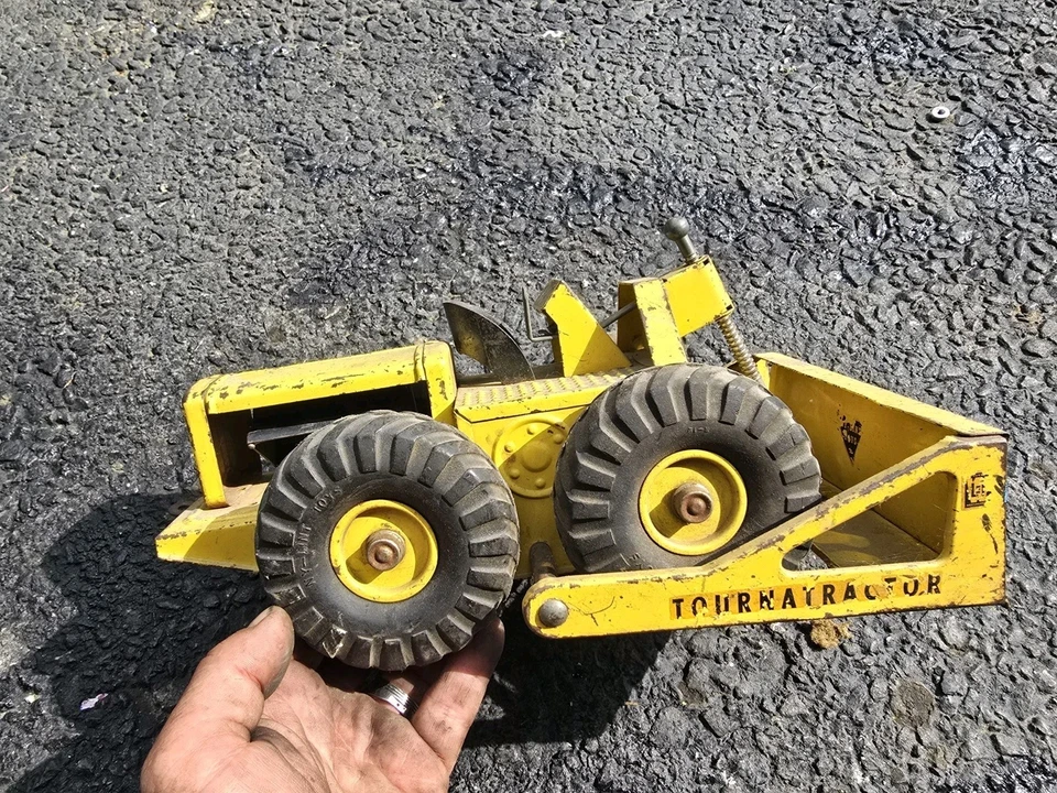 VINTAGE NYLINT Tournatractor  DIECAST PRESSED STEEL RUBBER-WHEELED DOZER - Image 2 of 4