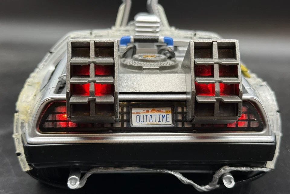 Diamond Select Delorean Time Machine 1/15 Scale Back to the Future Part II MINT - Image 4 of 4