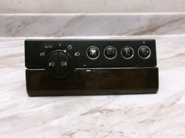 203522 03 to 13 Maserati Quattroporte Headlight Trunk Fuel Door Switch Panel