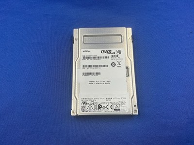 KCD8XPUG7T68 KIOXIA CD8P-R 7,68TB 2,5'' U.2/U.3 15mm PCIe 5 x 4 NVMe 3D TLC SSD