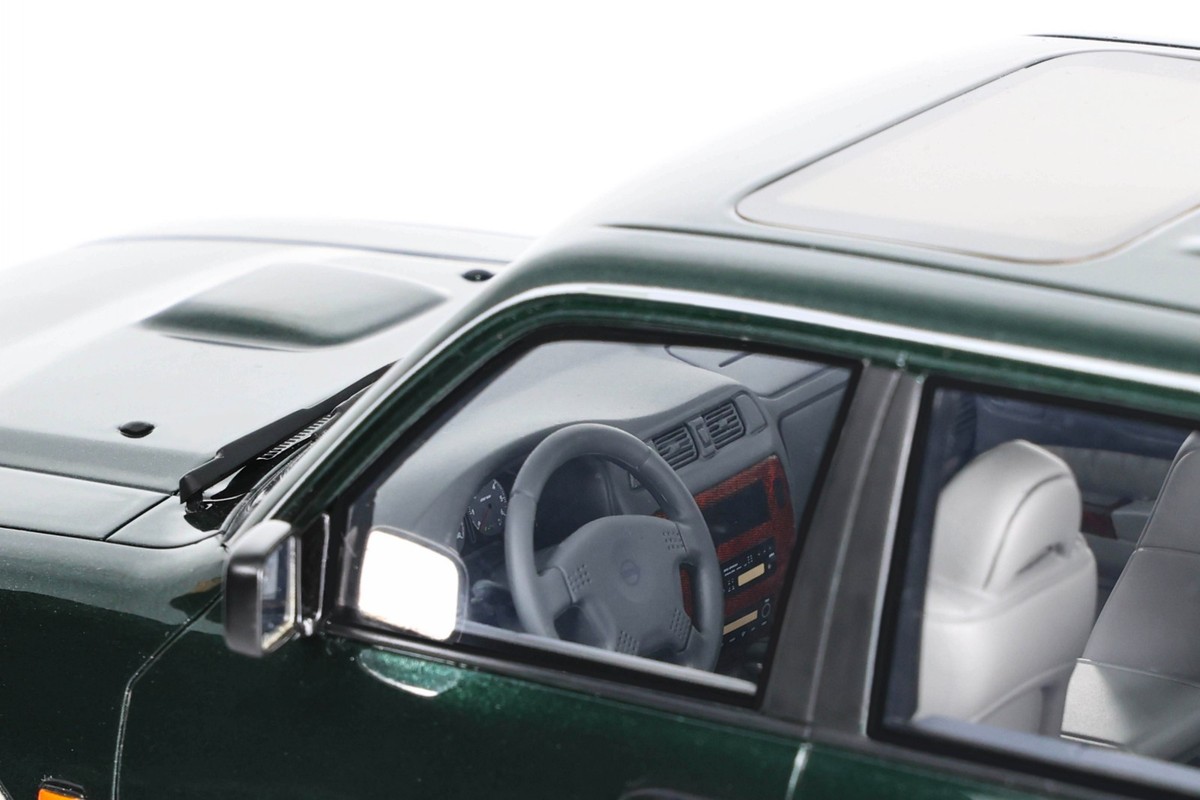 Nissan Patrol GR Y61 1998 green-beige diecast model car