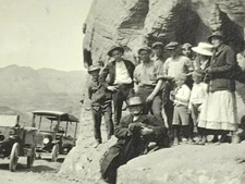 AiC) Photograph Early 1918 Roadside Family Group Photo Old Cars Artistic Desert 