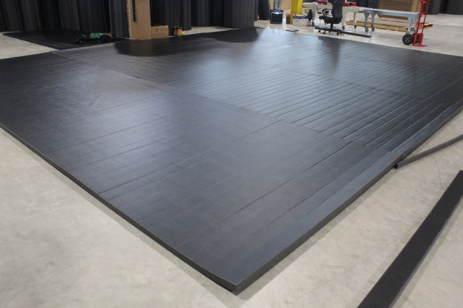 19' x 24' x 1 5/8" Dollamur FlexiRoll Wrestling Mat READ DESCRIPTION