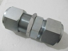 Swagelok 2" Tube Bulkhead Union Connector Carbon Steel S-3200-61 Fitting