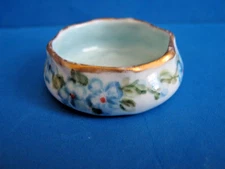 SCALLOPED TOP BLUE FLORAL CHINA OPEN SALT CELLAR w/GOLD RIM & BLUE BOWL
