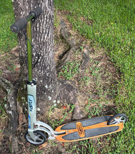 Xootr Cruz Adult Foot Scooter With Brake & Wo...