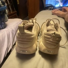 Nike Men s Beige Low Top Lace-Up Athletic Sne...