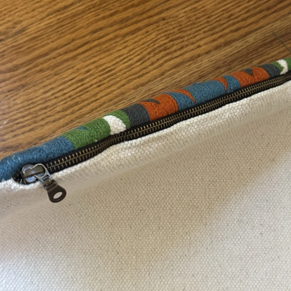 Fundas de almohada tejidas a punta de aguja Crate & Barrel Tempest 2 naranja azul verde 16x16 Foto 4 de 4