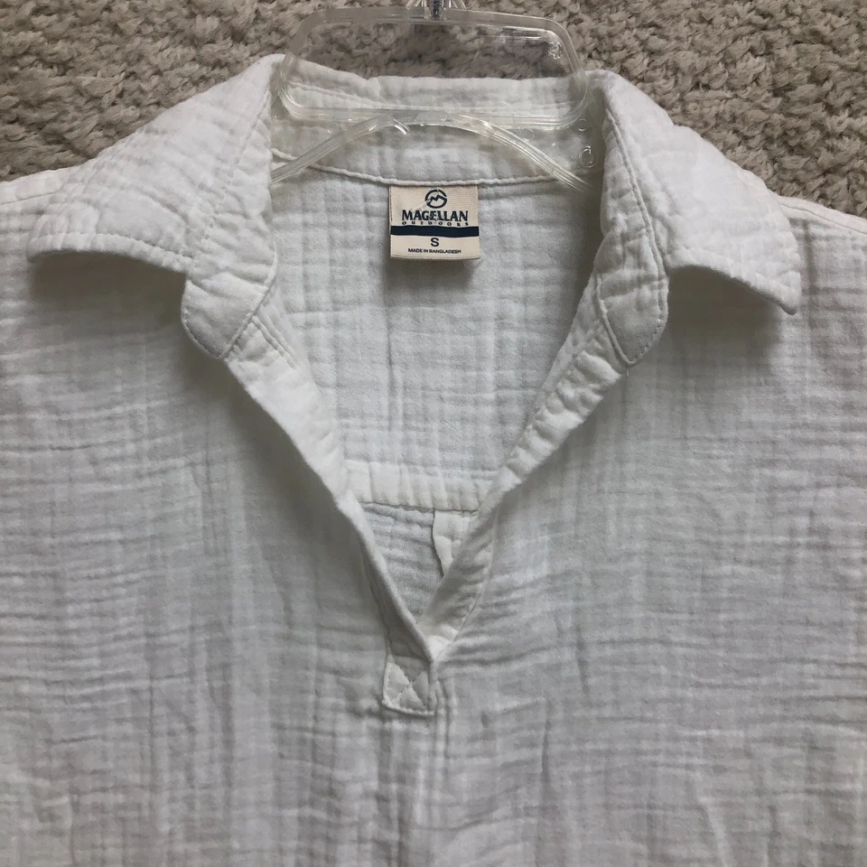 Camisa Top Magellan Exterior Pequeña Adulta Blanca Cuello en V Manga Corta Blusa Para Mujer Foto 2 de 4