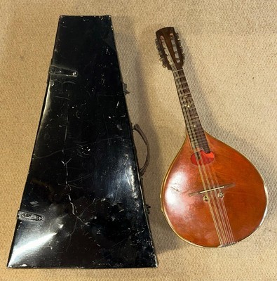 Vintage 8-saitige gebogene Rückseite A-Stil Ashbury Stil Mandoline & Metallkoffer
