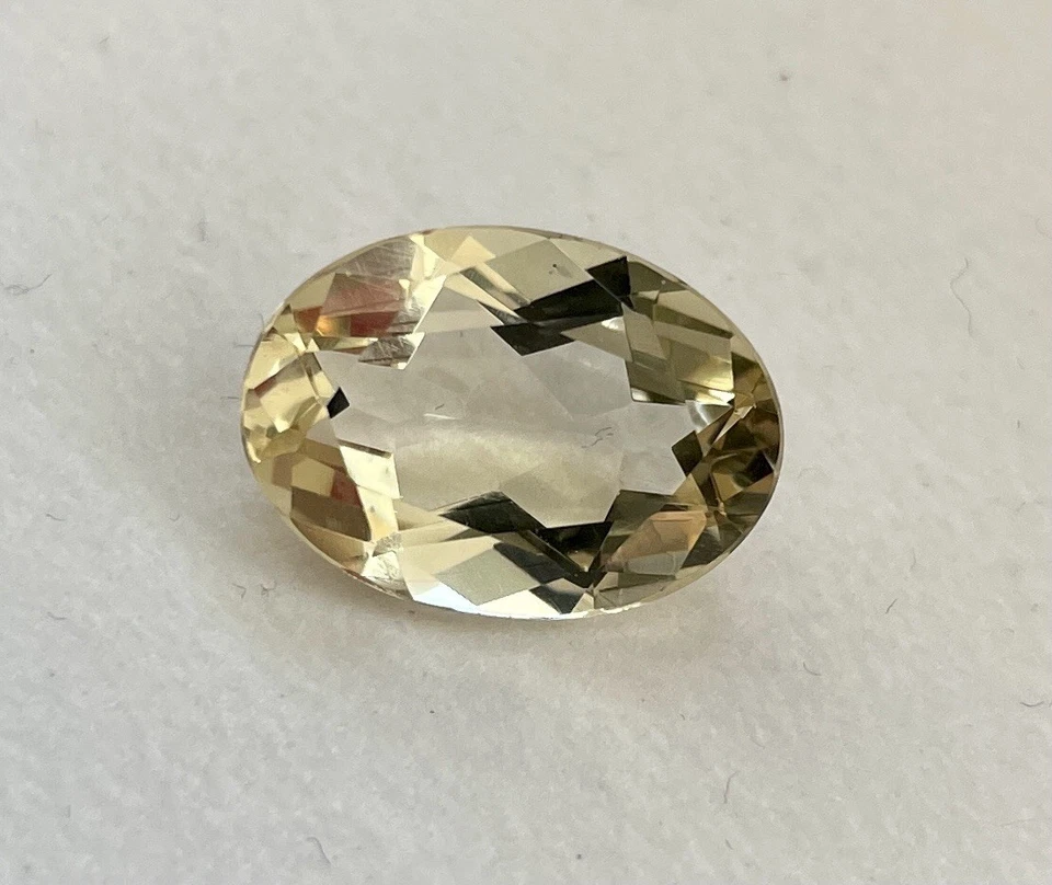 Orthoklas facettiert 1a - Bild 4 von 4