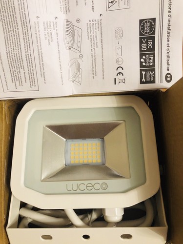 2x Luceco Guardian Slimline LED Floodlight IP65 1800 Lumens White - New - Picture 3 of 5