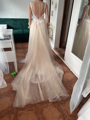 St Patrick by Pronovias Wedding dress+over skirt+veil UK