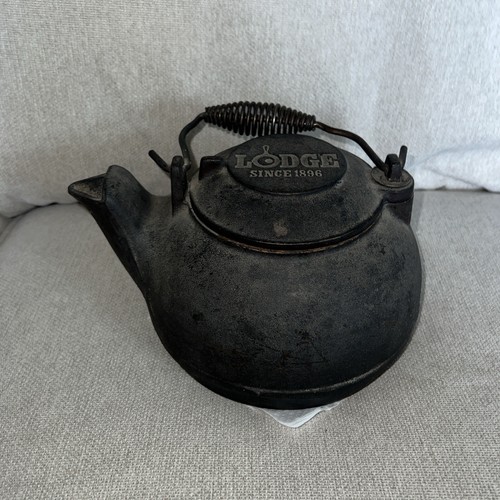 Vintage Lodge 2TK2 Cast Iron Tea Kettle, 2.5 Qt, Made in USA Antique
