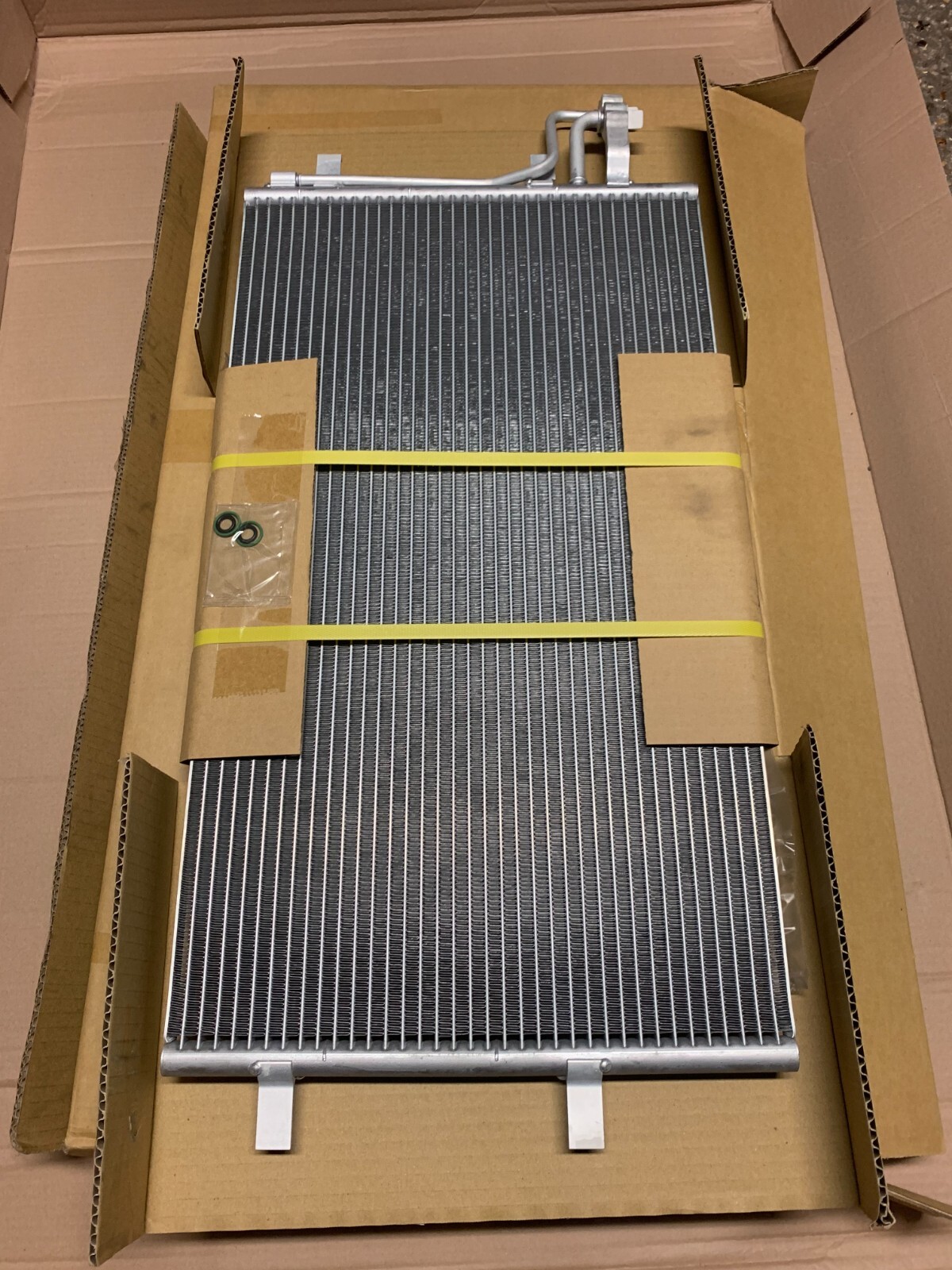 Condenseur climatisation Valeo 818046 qualité origine Ford Focus TDCi