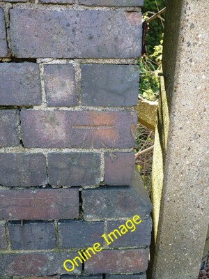 Foto 6x4 OS Benchmark - Solihull, Streetsbrook Rd Bridge An OS Cutmark o c2014