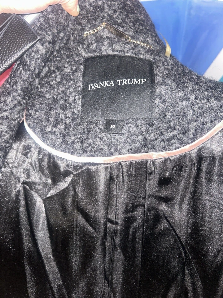 Abrigo Ivanka Trump Gris Lana Boucle Línea A Doble Pecho Guisante Foto 3 de 3