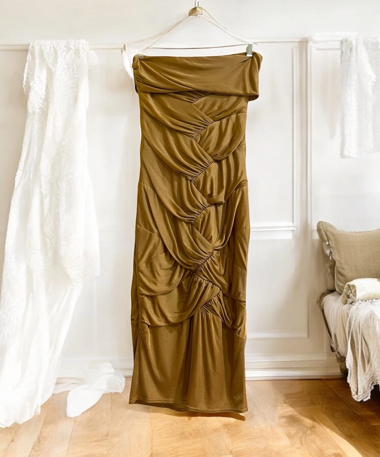 Robe fourreau froncée sans bretelles dorée Gucci Italie 42 taille US Small / 6