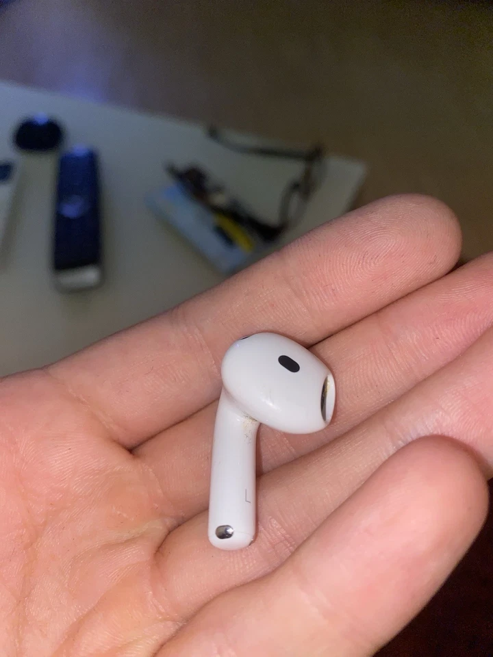 Apple AirPods 4 with Active Noise Cancellation, foto 4 di 5