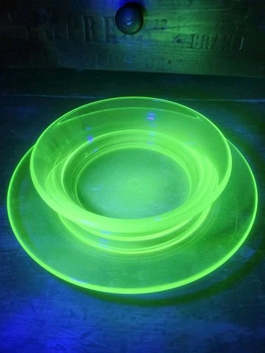 Vtg US Glass Uranium Green Depression Cream Soup Bowl With Attached Under Plate