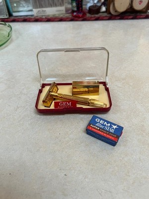 Vintage 1940's Gem Micromatic Bullet Tip Single Edge Safety Razor Set in Case