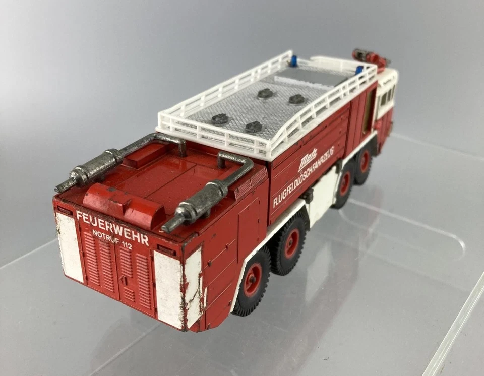 SIKU GERMANY METZ AIRFIELD FIRE BRIGADE TRUCK *VINTAGE* 1/60 ? SCALE SIZE - Image 4 of 4