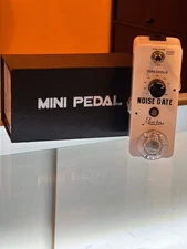 Used Mint Condition Rowin Noise Gate with Mooer Pedal Topper