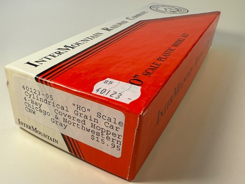 Kit de tolva cubierta de 4 bahías para automóvil de grano cilíndrico escala HO C&NW #182891 | Zustand: Used