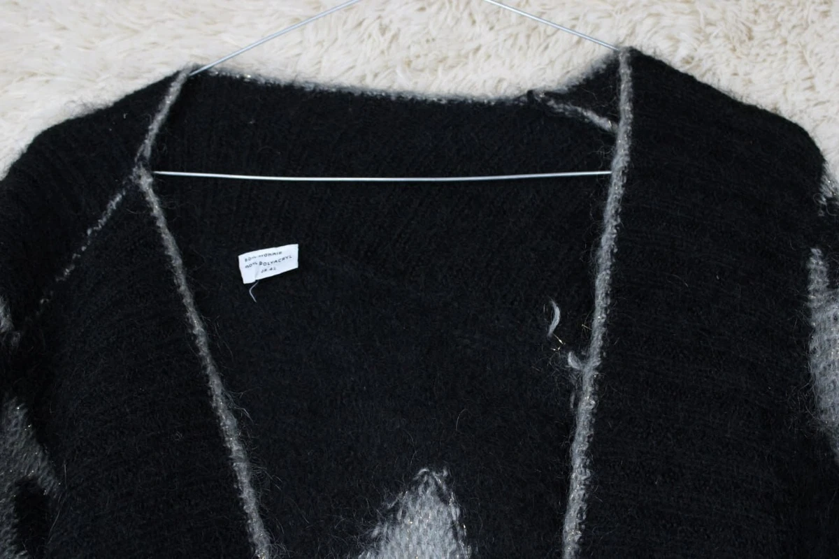 Two button shop sweater